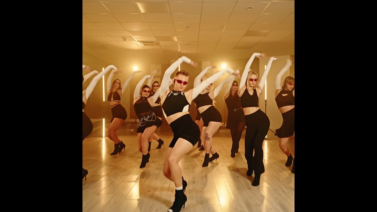 DASHAUN WESLEY x 808 BEACH x KIWI DREAMS - OVAH THE TOP | VOGUE choreo by @raidas.petrauskas