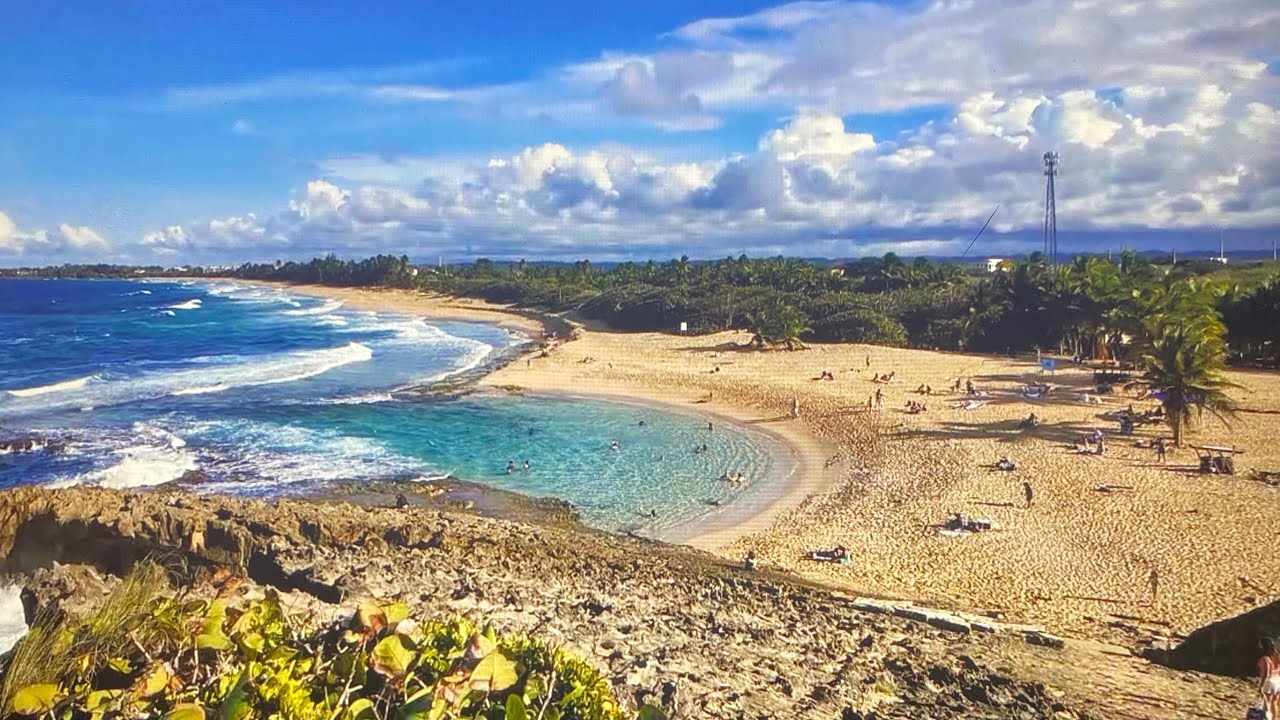 Visit to la poza del obispó beach in Arecibo 