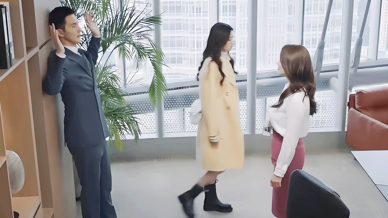 心機小三追著丈夫告白，下秒看到丈夫和妻子親密，立刻崩潰離開！#chinesedrama #love #drama