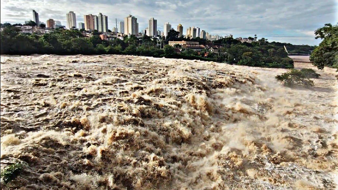 CHEGA DAR MEDO, RIO PIRACICABA EM ESTADO DE EXTRAVASAMENTO DEPOIS DAS FORTES CHUVAS NA REGIÃO!!