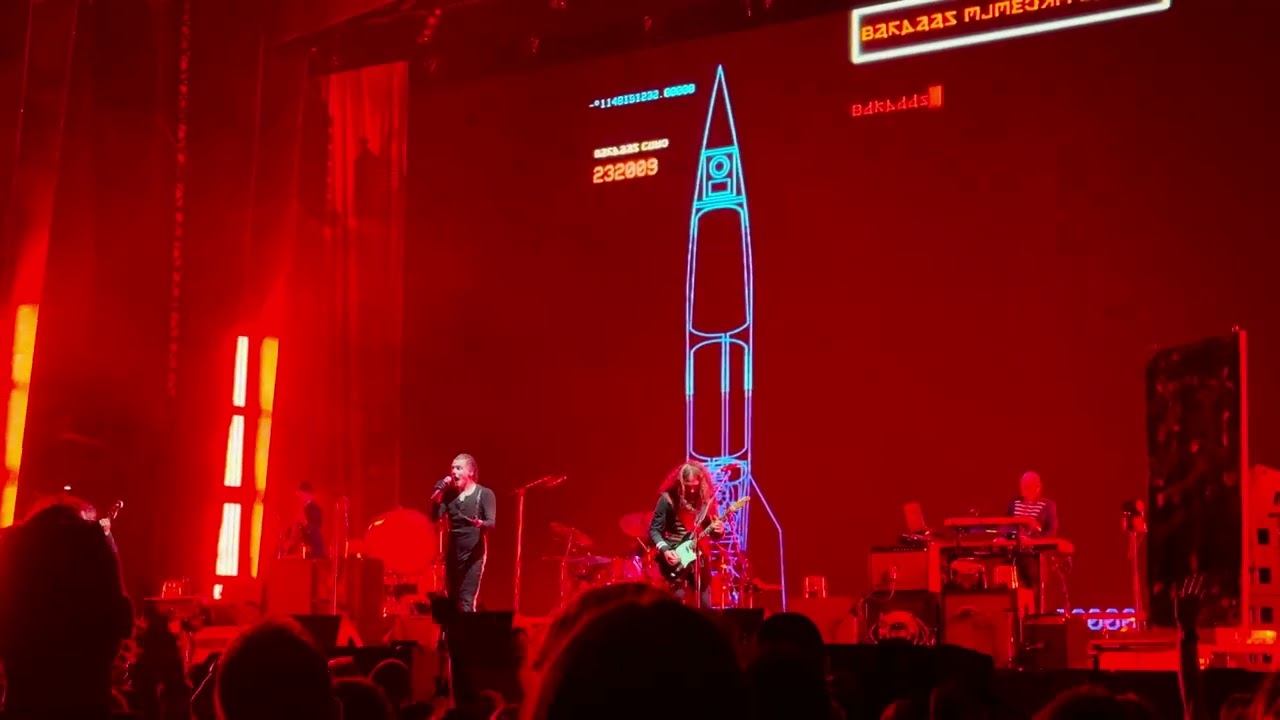 My Chemical Romance - Sleep (2025-08-15, Citizens Bank Park, Philadelphia, PA) [4K HDR]