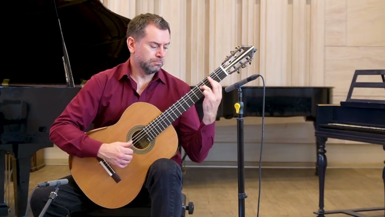 José Antonio Escobar plays Schottish-Chôro by Heitor Villa-Lobos