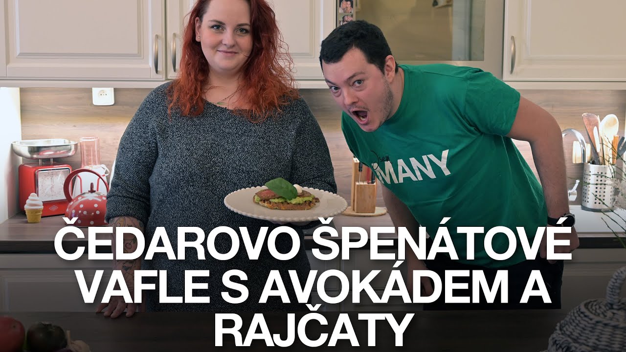 Vařím s motorkářem MANYm - Čedarovo špenátové vafle s avokádem a rajčaty