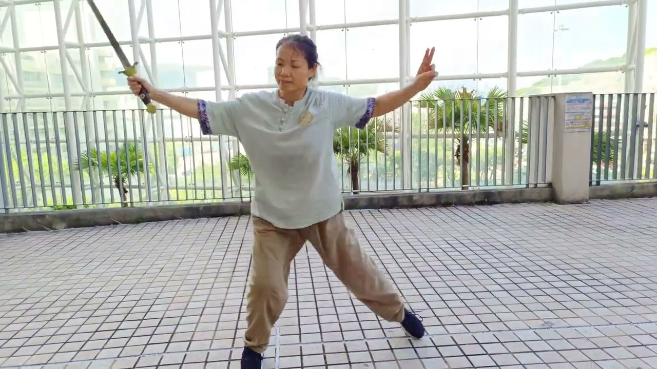 Morning training    螳螂穿林劍