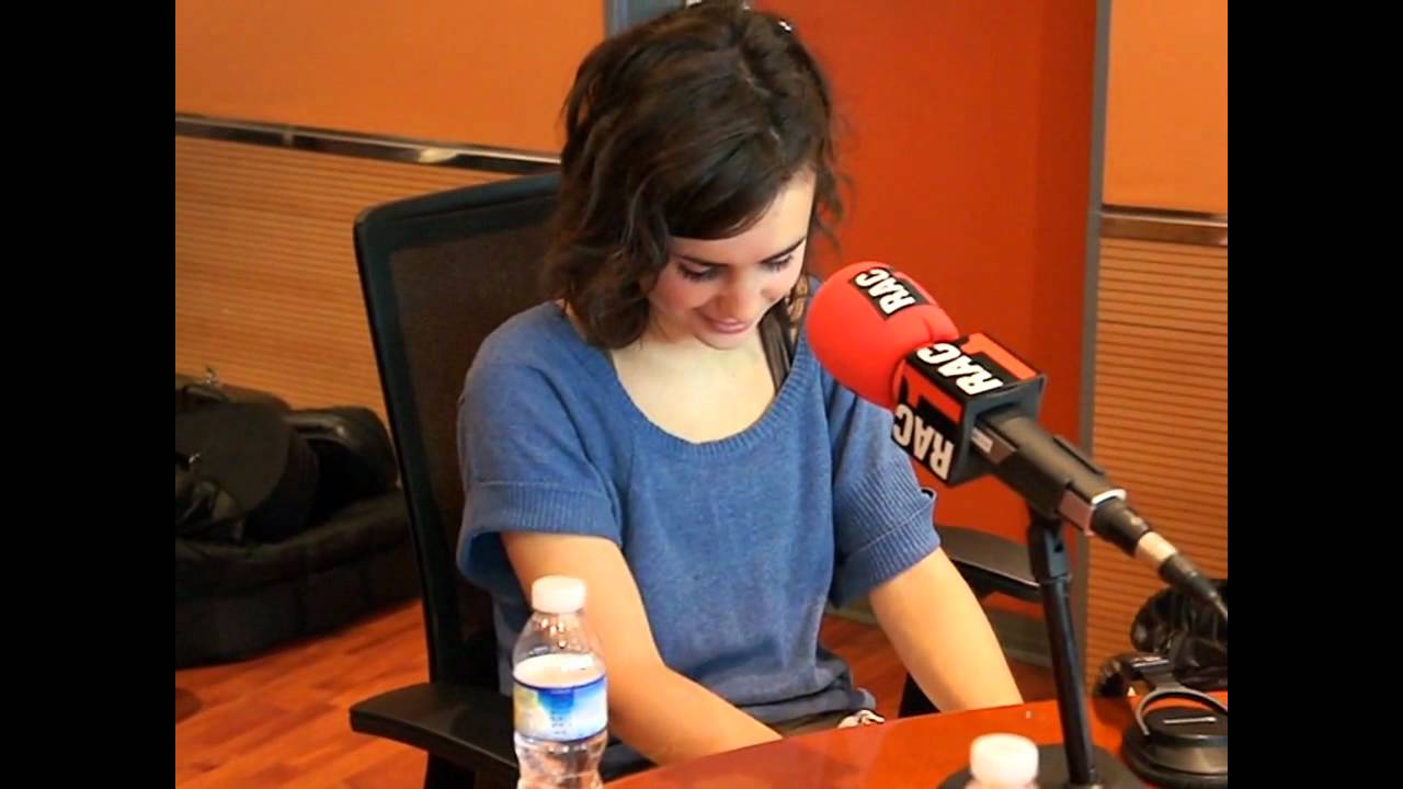 ANDREA MOTIS - Entrevista i cançó (àudio millorat)