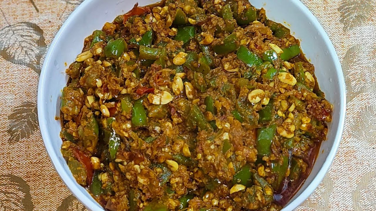 Shimla mirchi and Singh Dana ki recipe 😋 Halima recipe 👩🏼‍🍳
