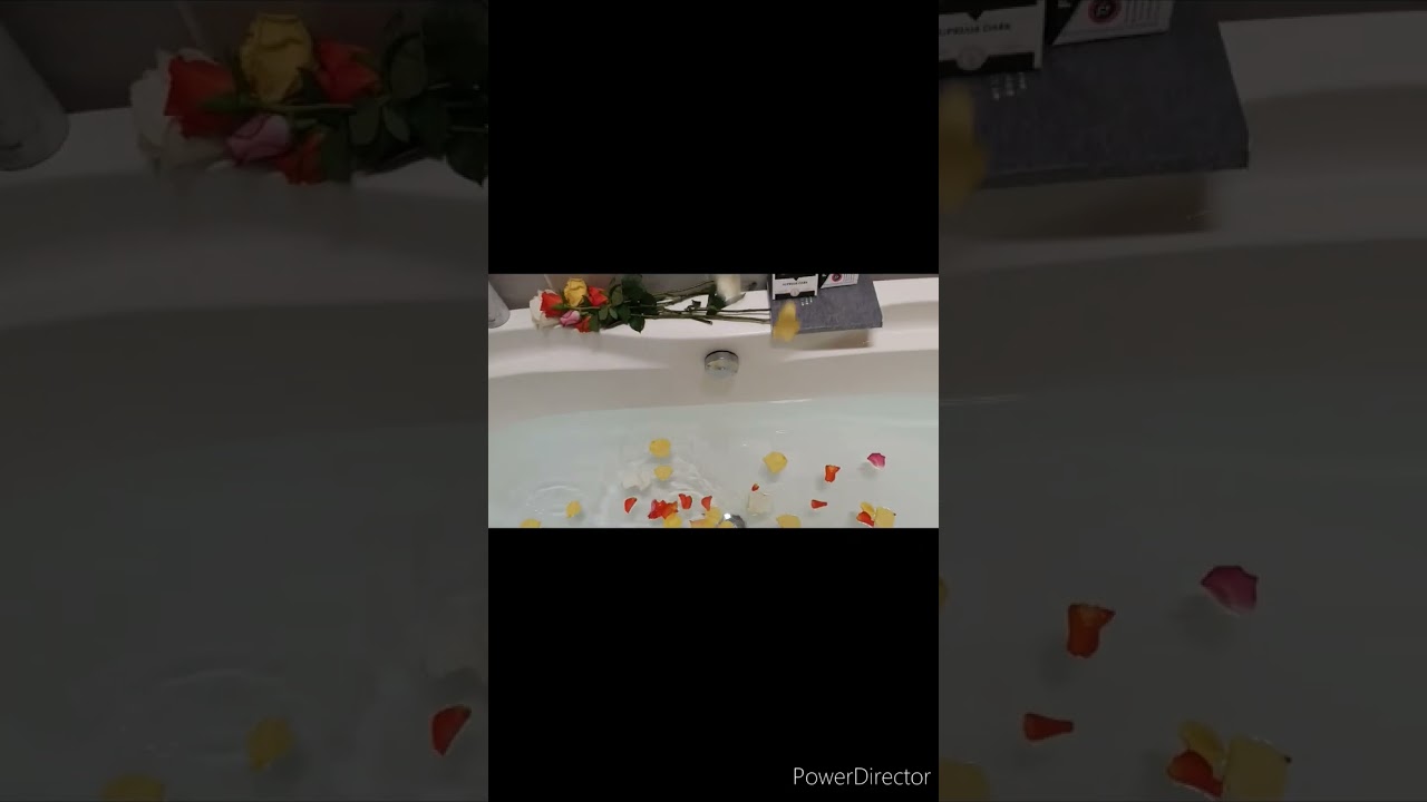 Rose petal bath 🛁with relaxing environment😌🌹 #shorts #ytshort #viralshorts #luxury #rosepetals #usa