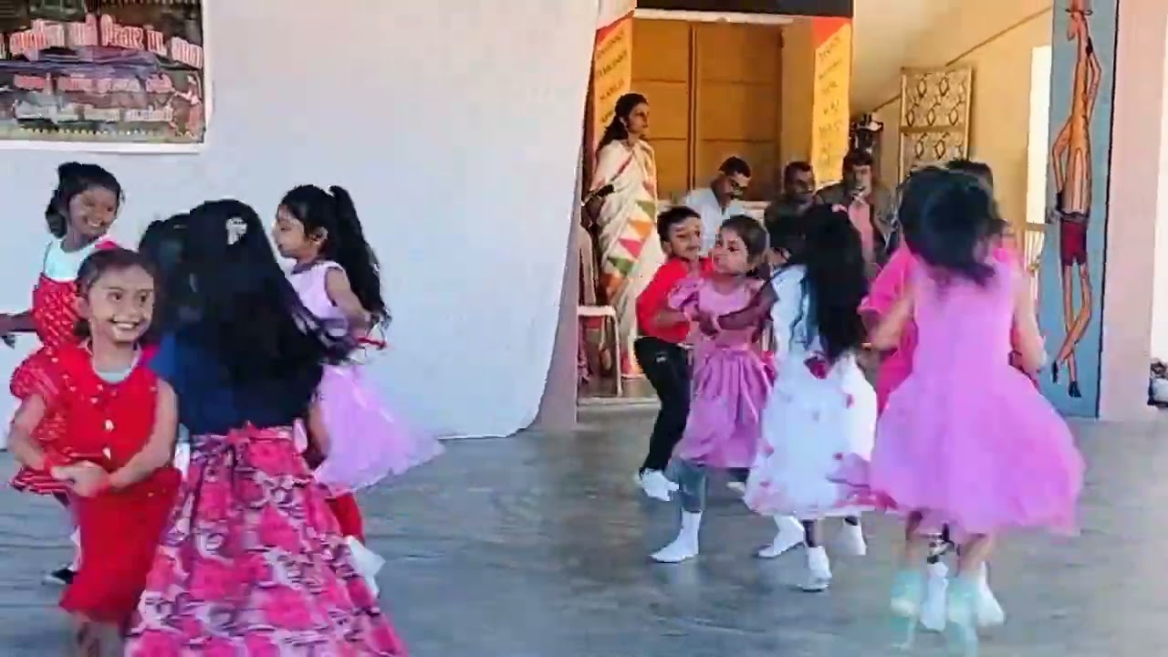02. AME HASTA RAMATA BAL VATIKA SONG