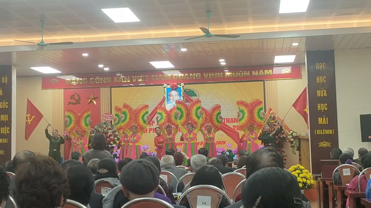 Văn nghệ chào mừng đại hội thành lập Hội Người cao tuổi xã Thanh Trì 