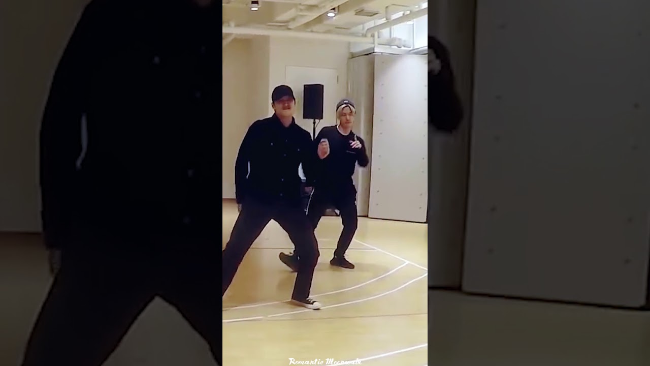 [BAEKHYUN 백현 focus] Electric Kiss (일렉트릭 키스) Dance Practice