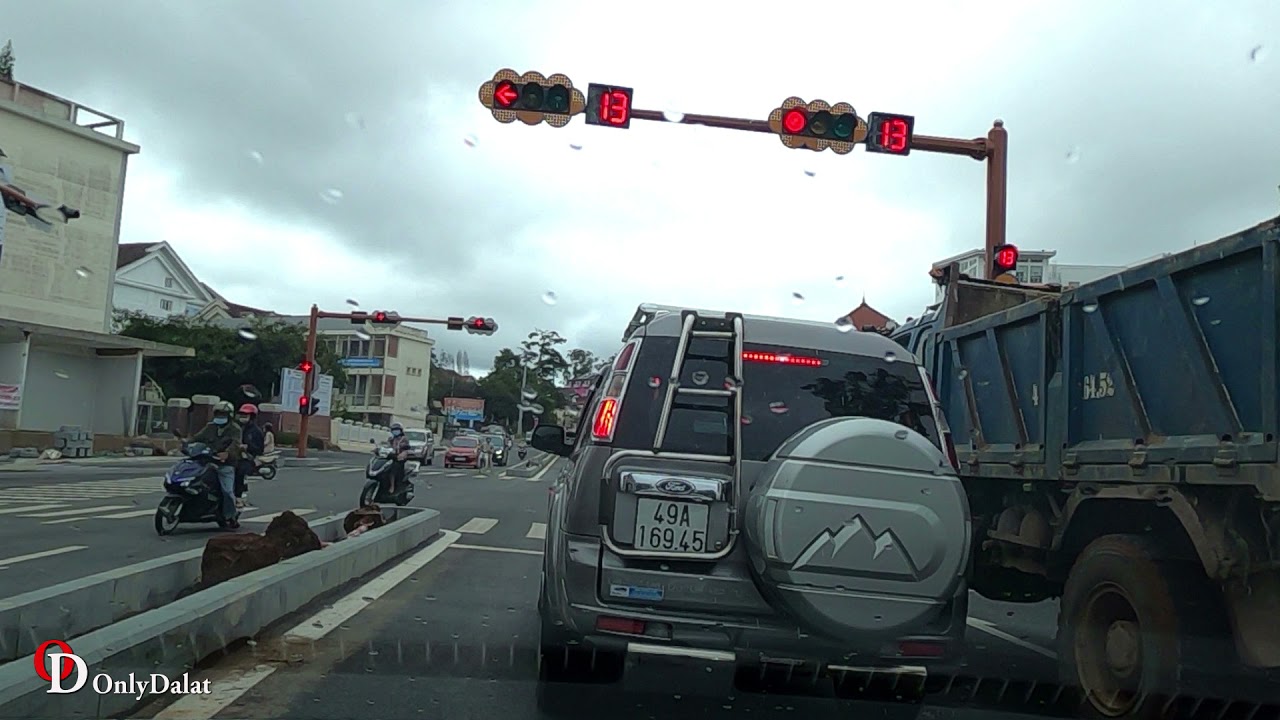 Dạo Một Vòng Xem Đèn Đỏ Đèn Xanh Mới Của Đà Lạt - Trang Đà Lạt - OnlyDalat
