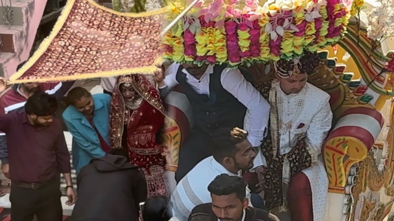 Ajj Ham Gaye Gaav Ki Shadi Main