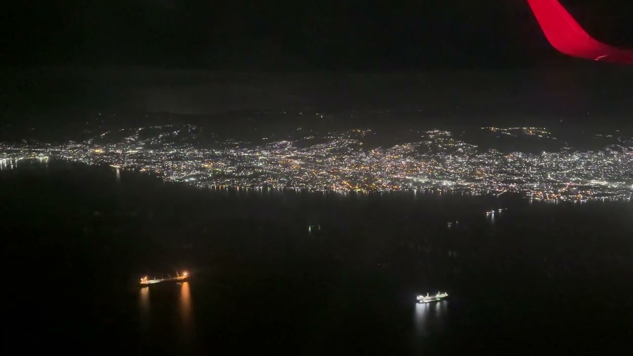 #機窓　＃フィリピン　#セブ島　#マクタン空港　#着陸　#夜景