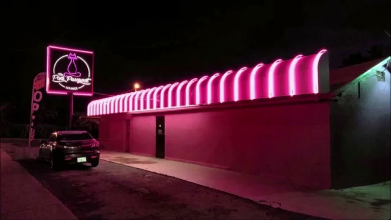 lana del rey playing at a stripclub