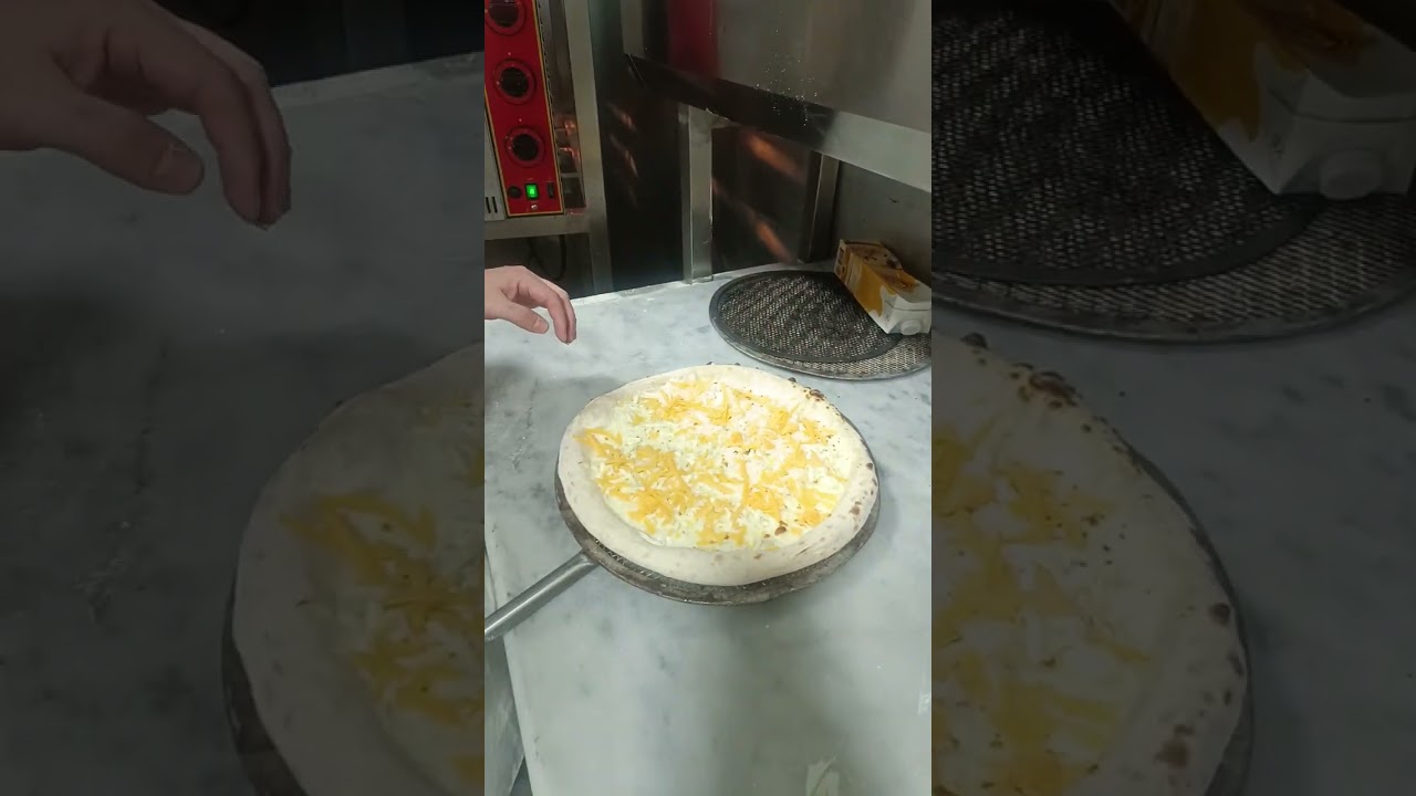 Cheese pizza 