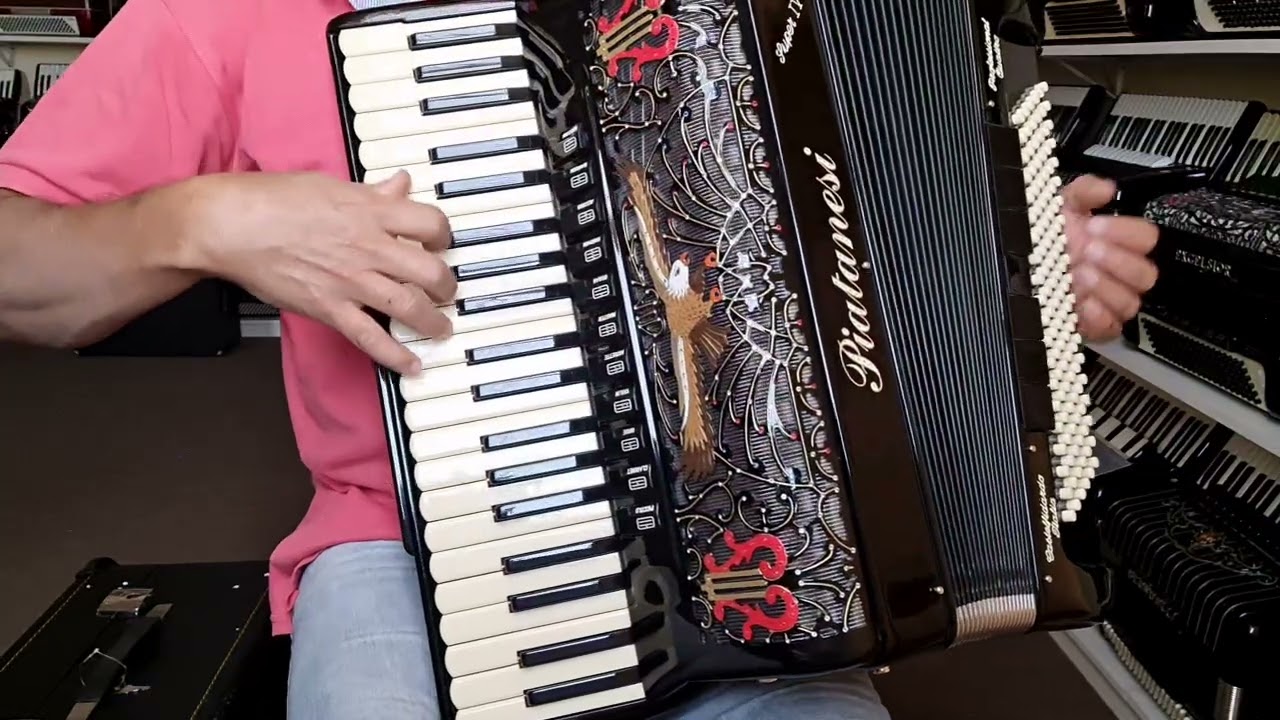(27.000,00) Acordeon 120 baixos Piatanesi Polifônica nova