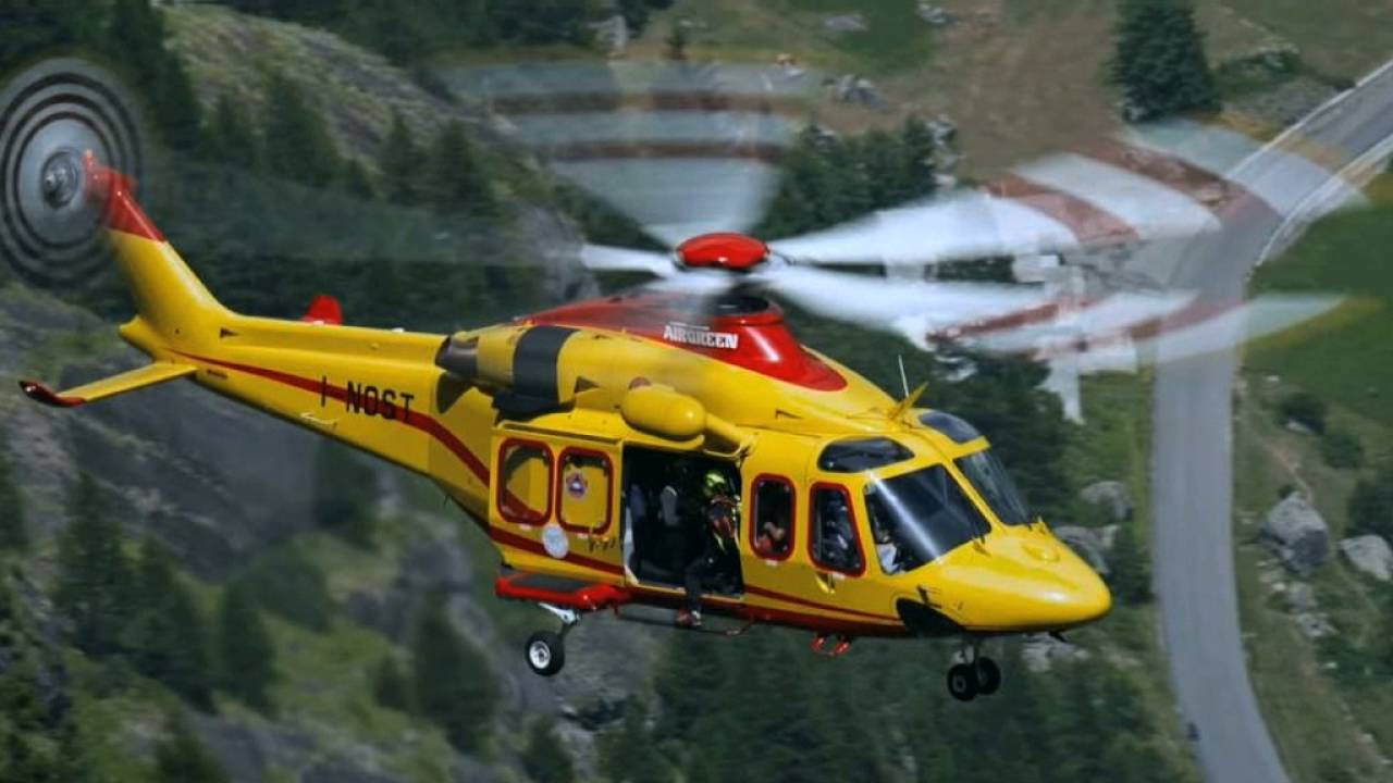 Over 100 tourists trapped in a cable car