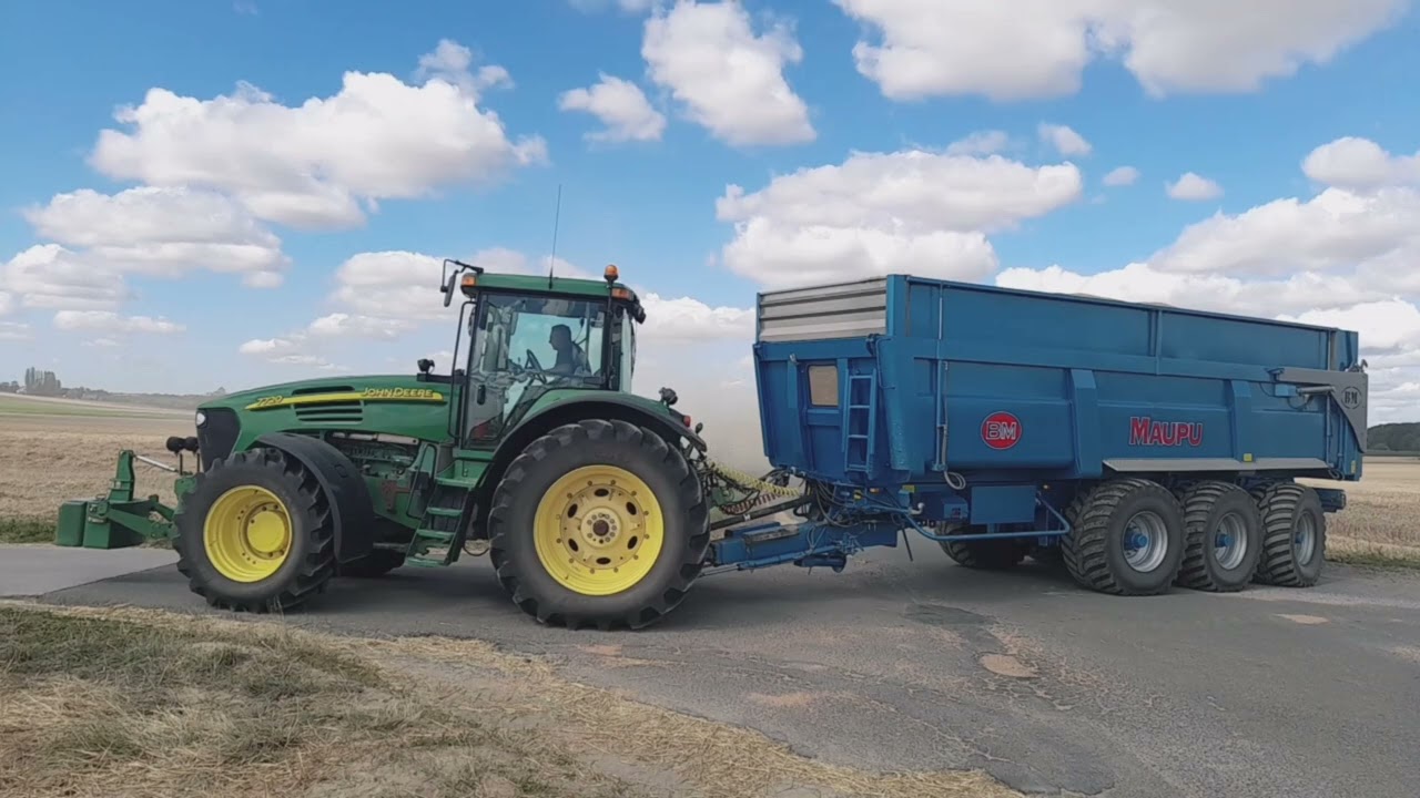 John Deere 8330 + Lemken Karat 6m au déchaumage/John Deere 8330 + Lemken Karat 6m cultivation.
