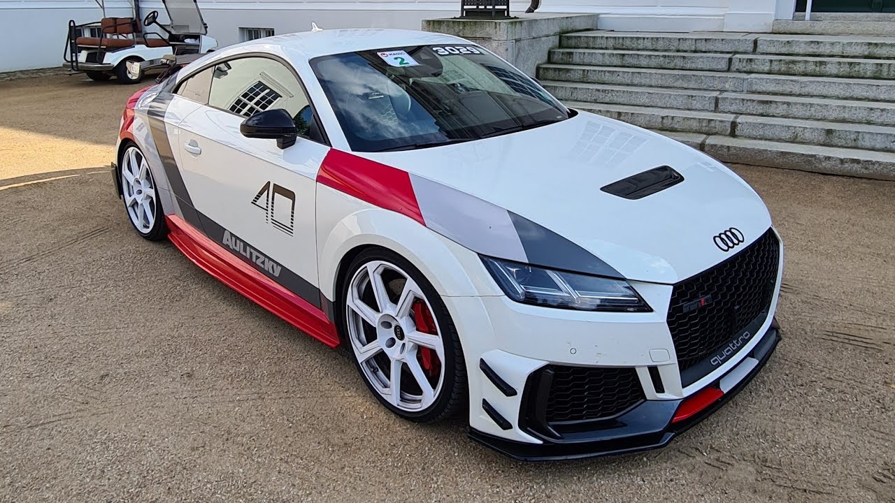 500HP Audi TT RS with Straigth Pipes! Start Up, LOUD Revs & Drag Racing!