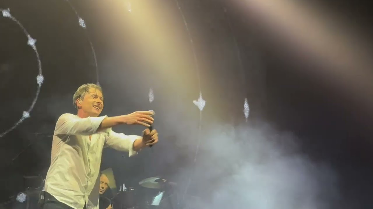 Suede - Crowd singing before encore + Dancing With The Europeans - Ancienne Belgique, Brussels 2026