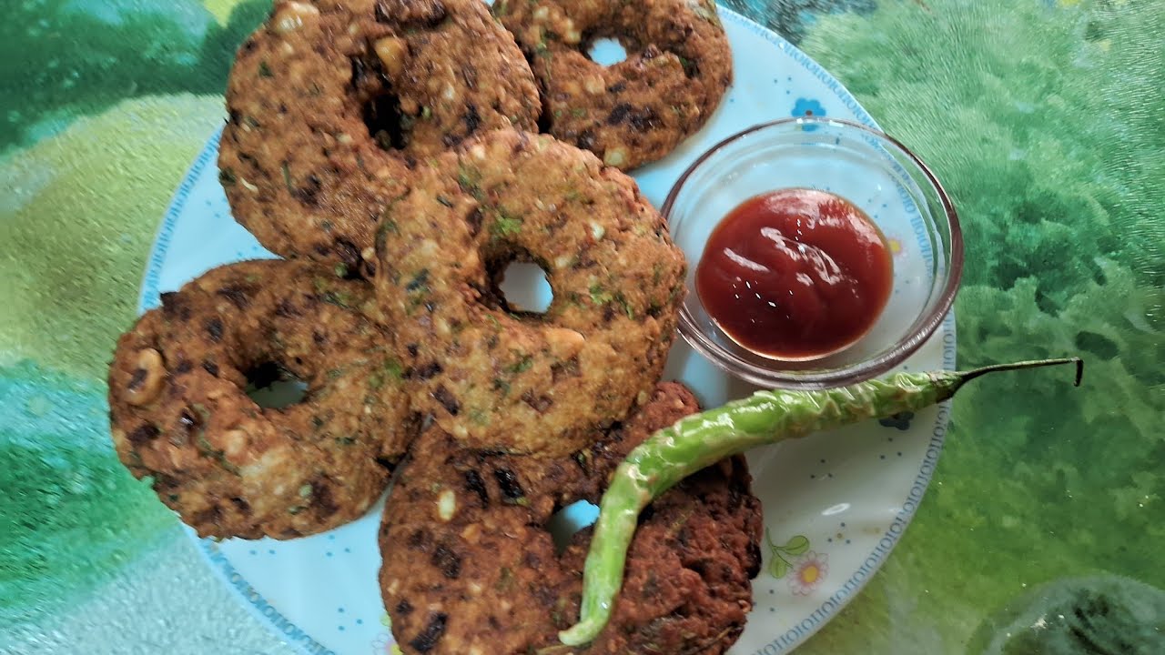 चवळीचे वडे. नागपूरचे फेमस .करायला अगदी सोपे.