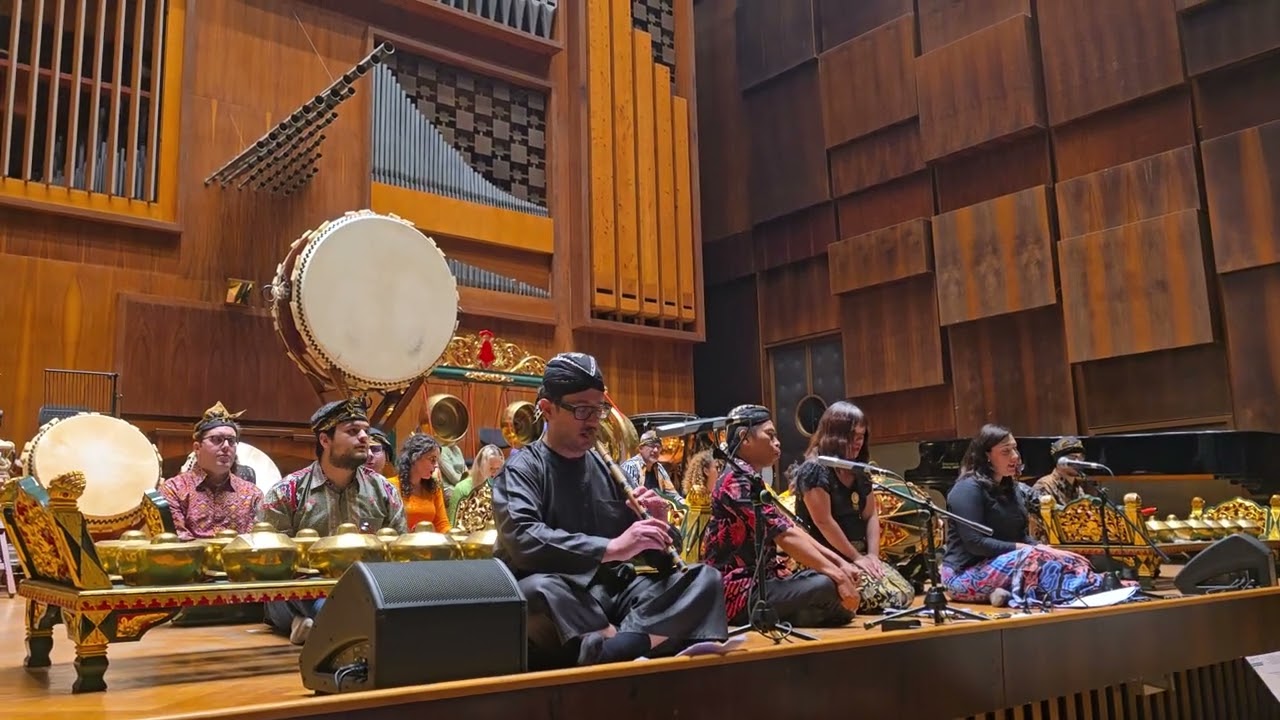 una giornata al conservatorio - tolak rala - brano del maestro Darno Kartawi - protezione dal male