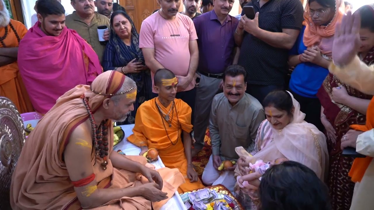 पठानकोट में पहुंचने पर श्री जगतगुरु शंकराचार्य जी का अजय बब्बर वा ब्राह्मण सभा द्वारा स्वागत किया 2