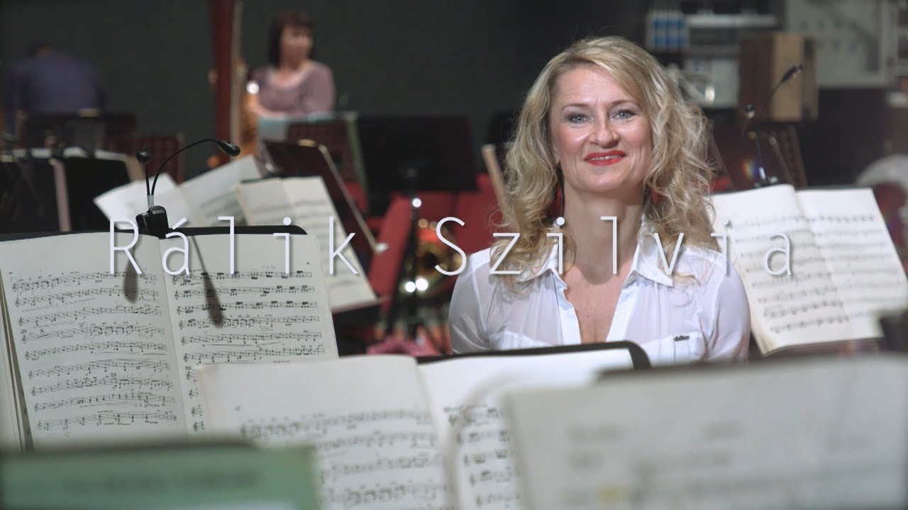 RÁLIK SZILVIA PORTRÉ