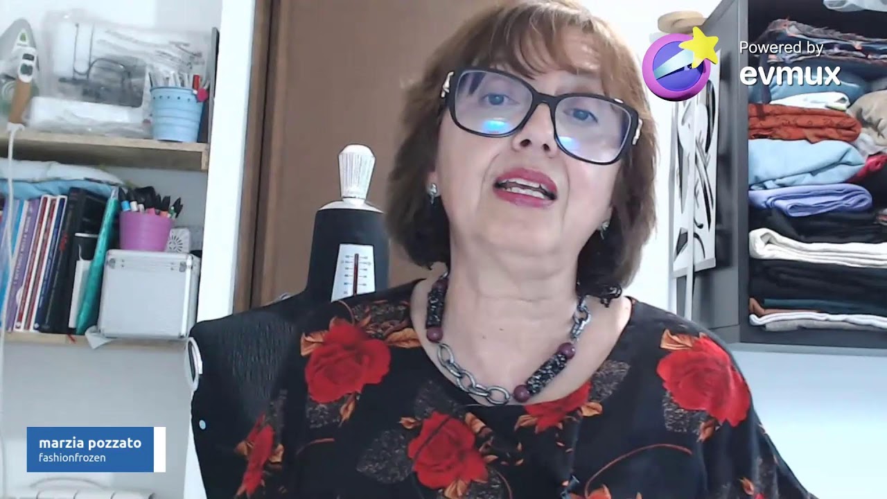 Taglio su tessuto e spiegazione confezione  blusa con collo e senza pince