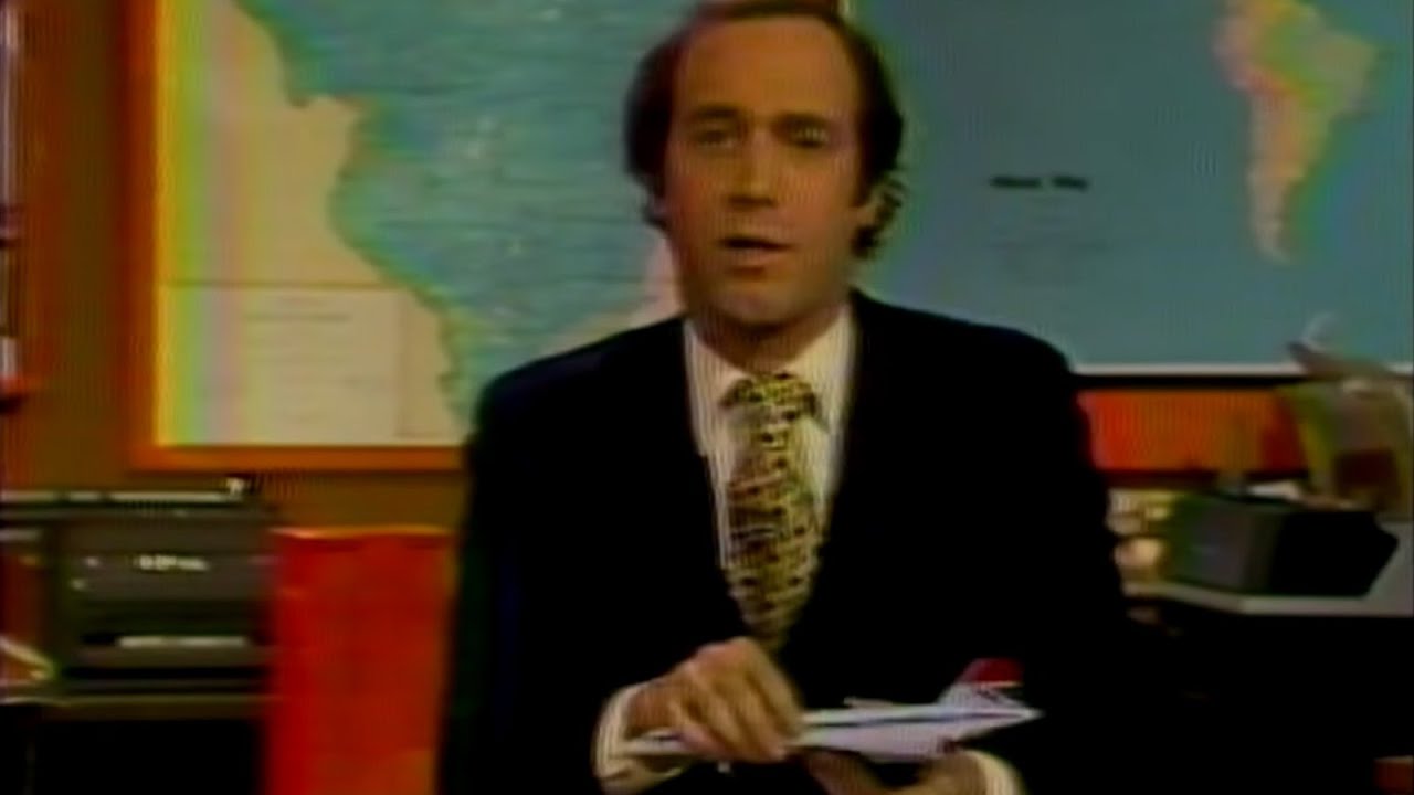 Siskel & Ebert (1978) - Gene keeps giving the news anchor sh*t on Channel 2 News