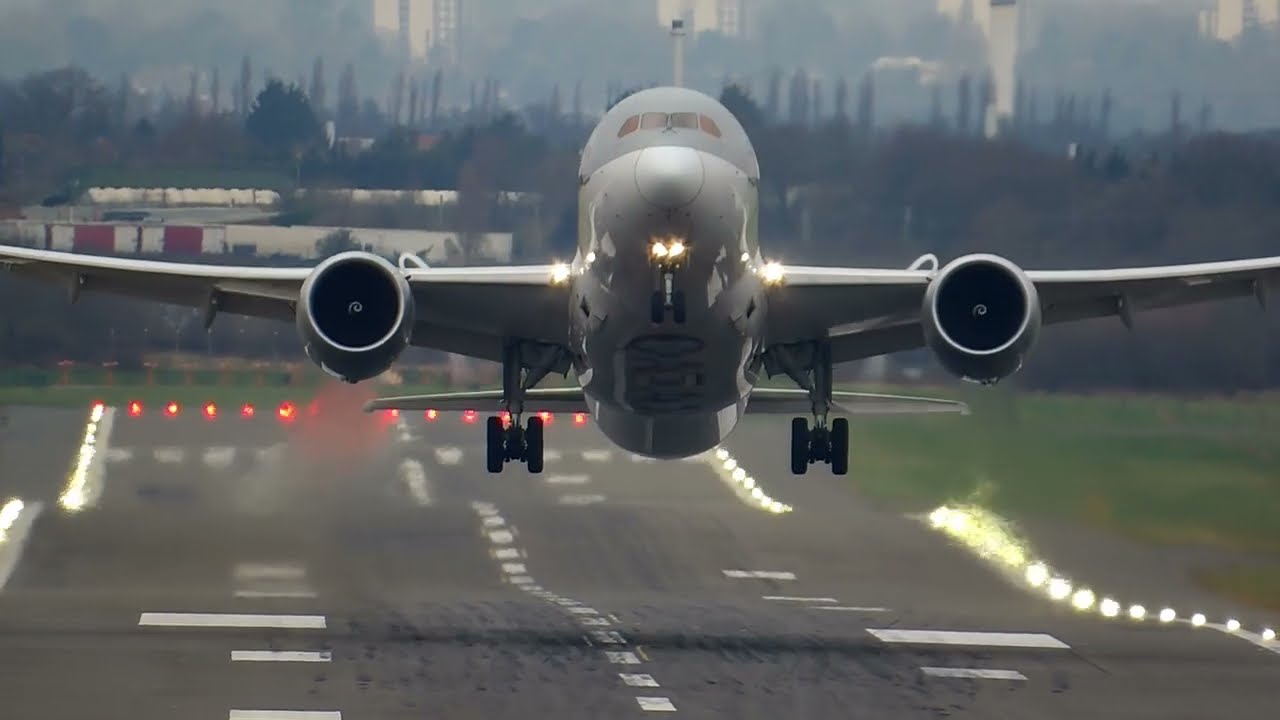 Qatar Boeing 787-8 Takeoff Birmingham Airport BHX - EGBB
