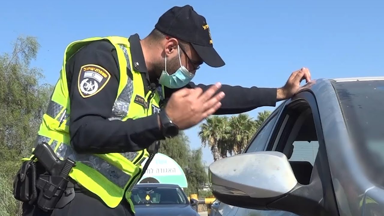 אכיפה נגד נהגים שעוקפים את התור ברמזור