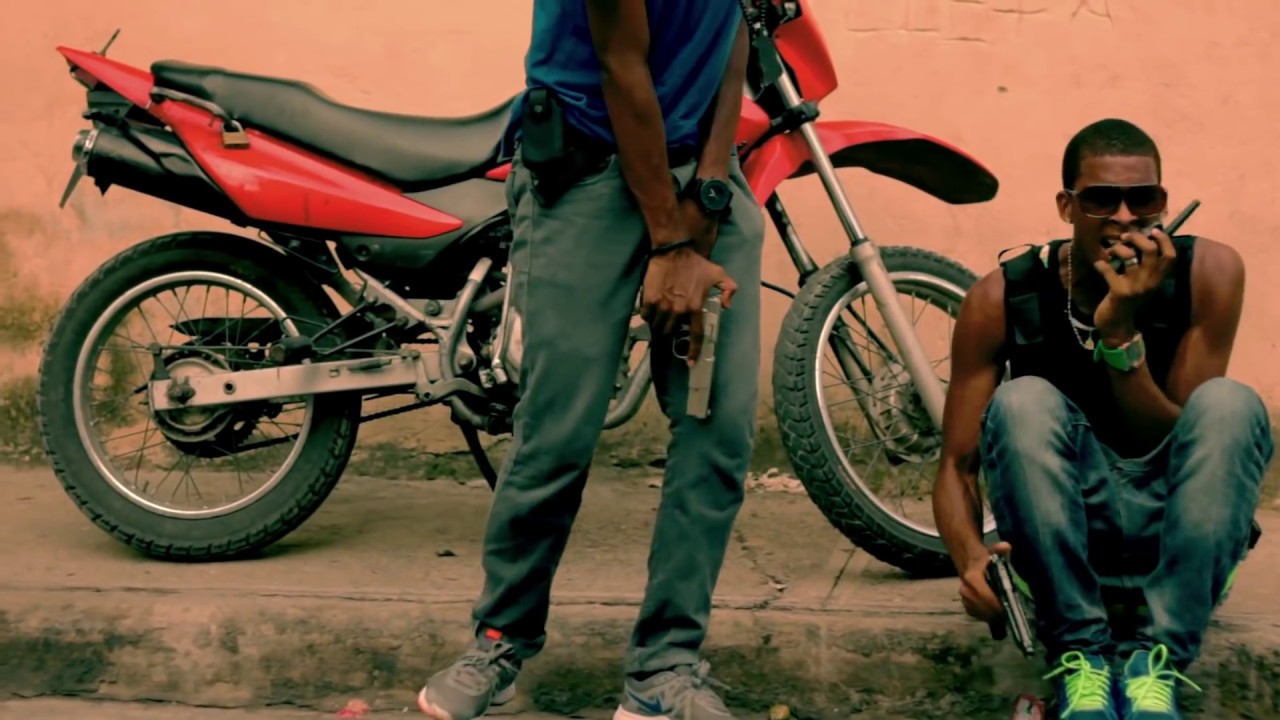 Toxic Crow Ft Qu&iacute;mico Ultramega  - Asesino A Sueldo Video Oficial HD Dir By Complot Films