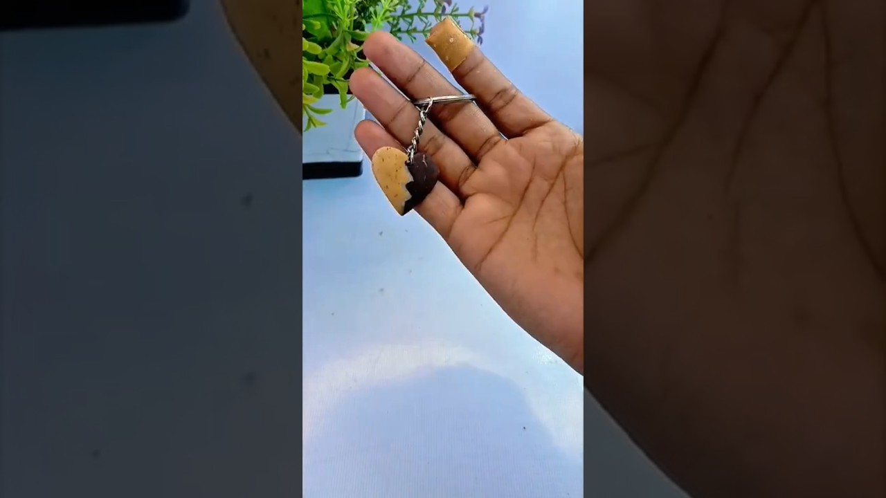 How to make simple keychain make craft #youtubeshorts #diycrafts #keychaincraft