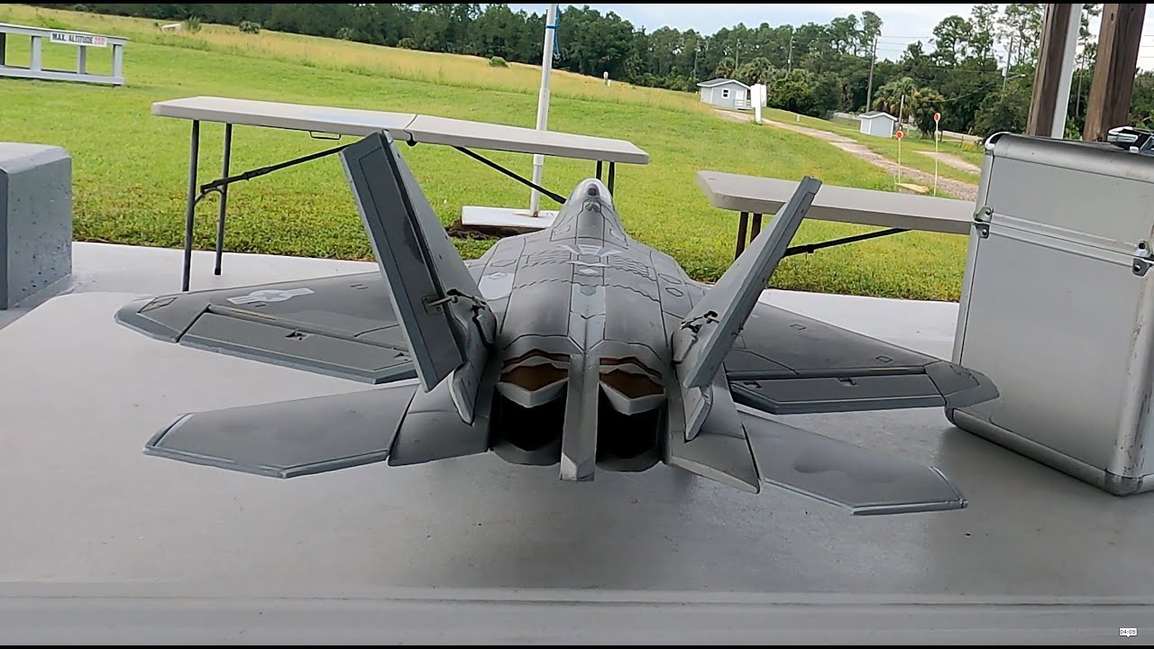 Freewing 64mm F-22 - Custom rudders first flight