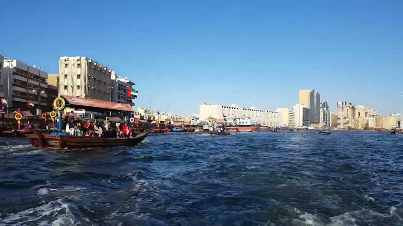 Navegando en Abras. Dubai. EAU