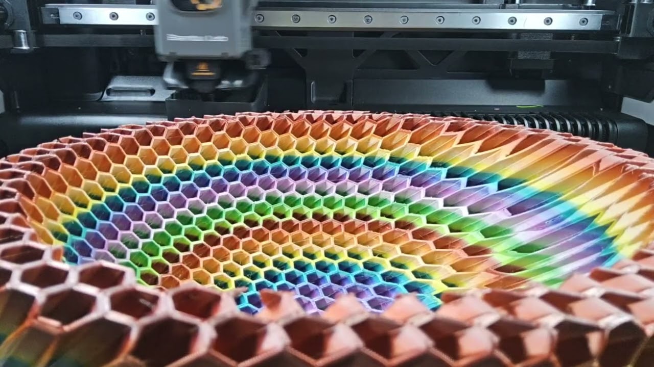 Highlight 30:33:41 - 30:38:41 from ⭕Hexagonal Pattern Bowl with Multicolor Gradient large-scale 3D p