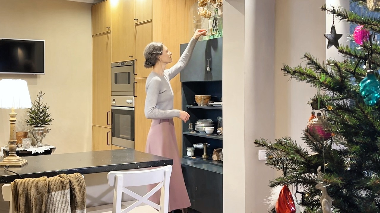 Уютная зимняя атмосфера 🏠❄️🕯️ Домашняя выпечка, наполняющая дом волшебным ароматом 🍪✨