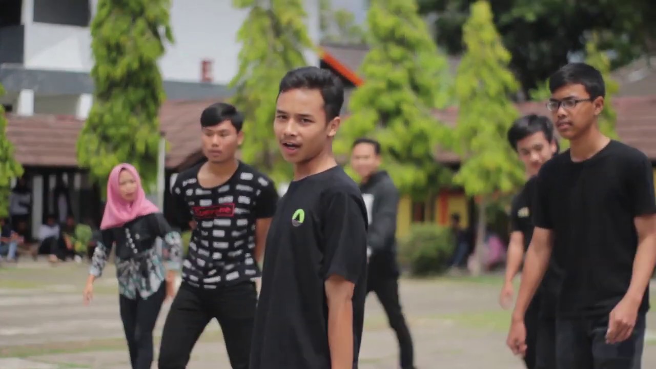 KEREN !!!. Flashmob Anak arsitektur SMKN 2 GARUT