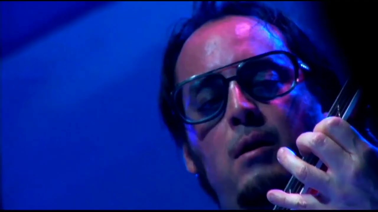 Los Tres - El Aval (En vivo en Arena Santiago, Chile, 2006)