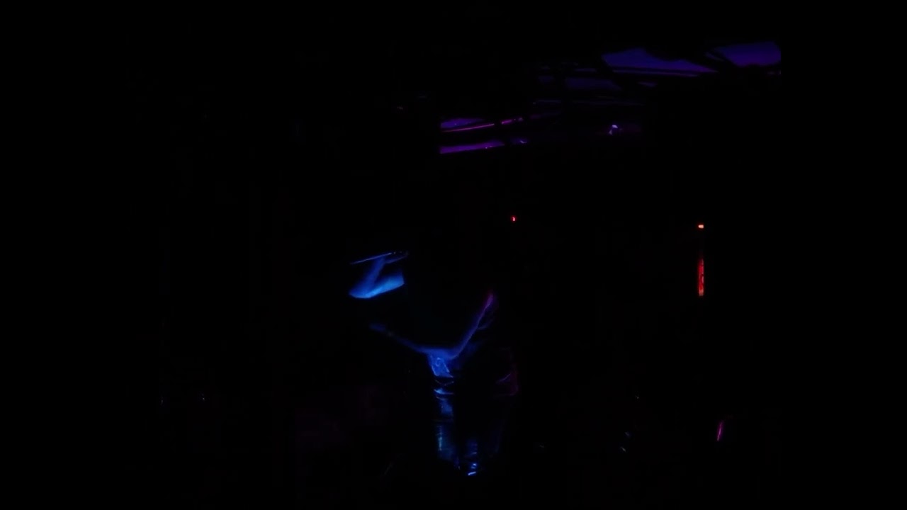 Dahvie having a meltdown on stage 