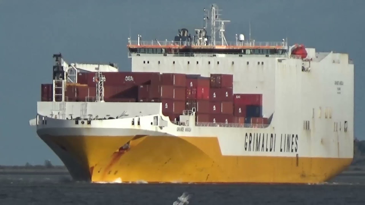 SHIP SPOTTING ON THE RIVER THAMES AT GRAVESEND AND TILBURY