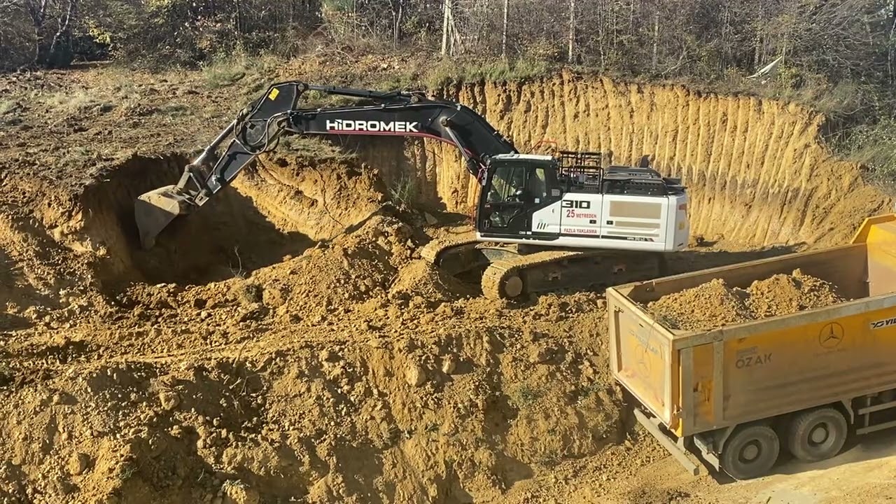 Kepçe ve kamyon çalışması 