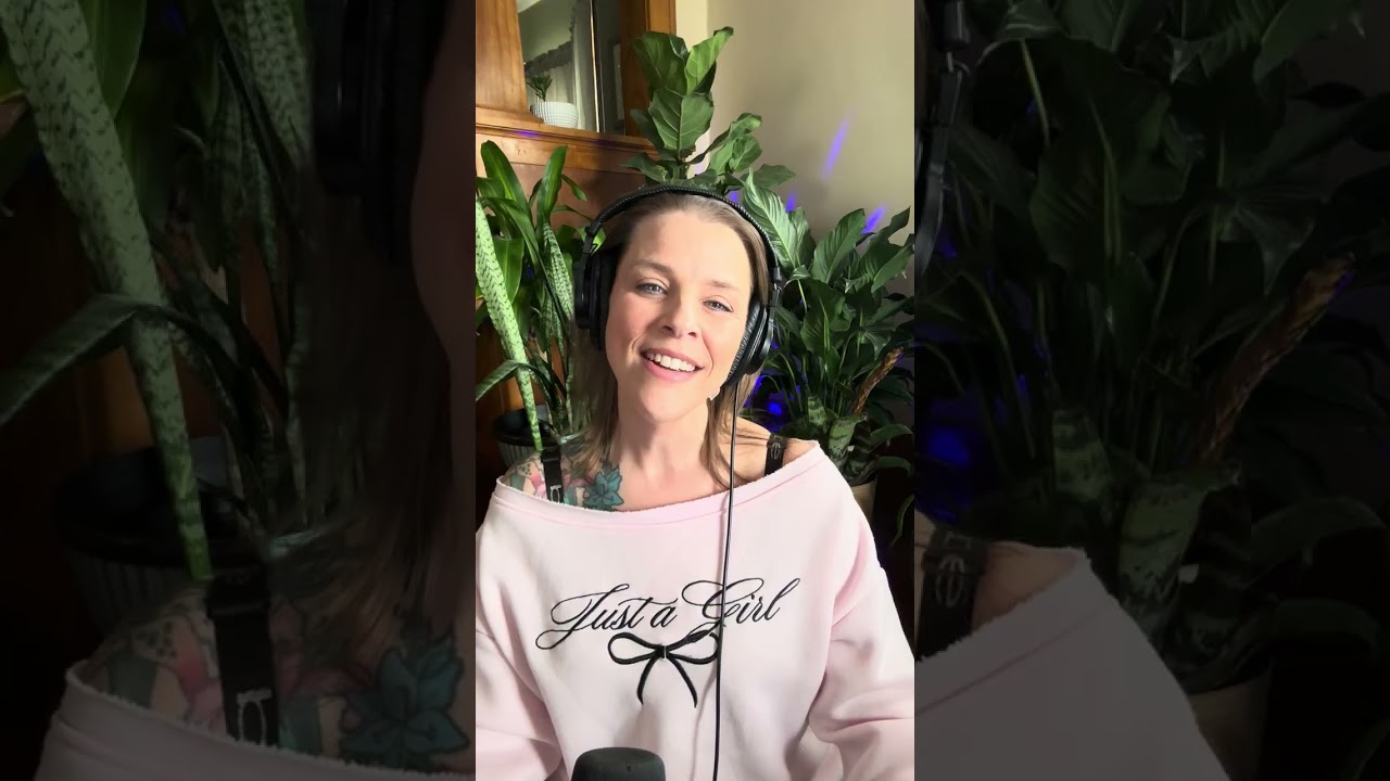 Wonder Woman - Miley Cyrus (cover by Leyna) @singkingkaraoke 
