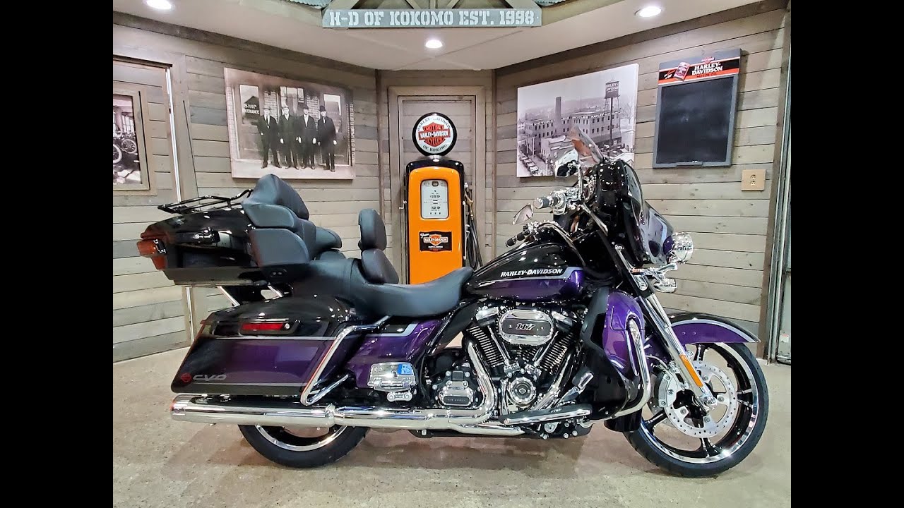 2021 Harley-Davidson CVO Ultra Limited FLHTKSE - Royal Purple Fade & Royal Black.