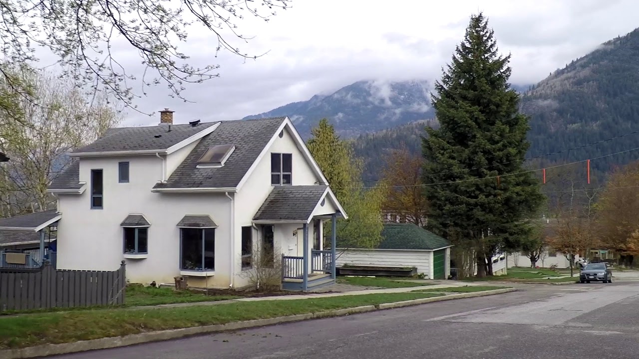 NELSON B.C. British Columbia Canada - City Tour - West Kootenays in BC