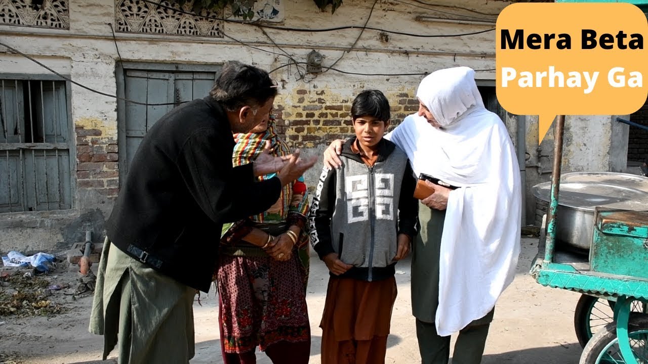 15 years old boy sell breakfast to support his family