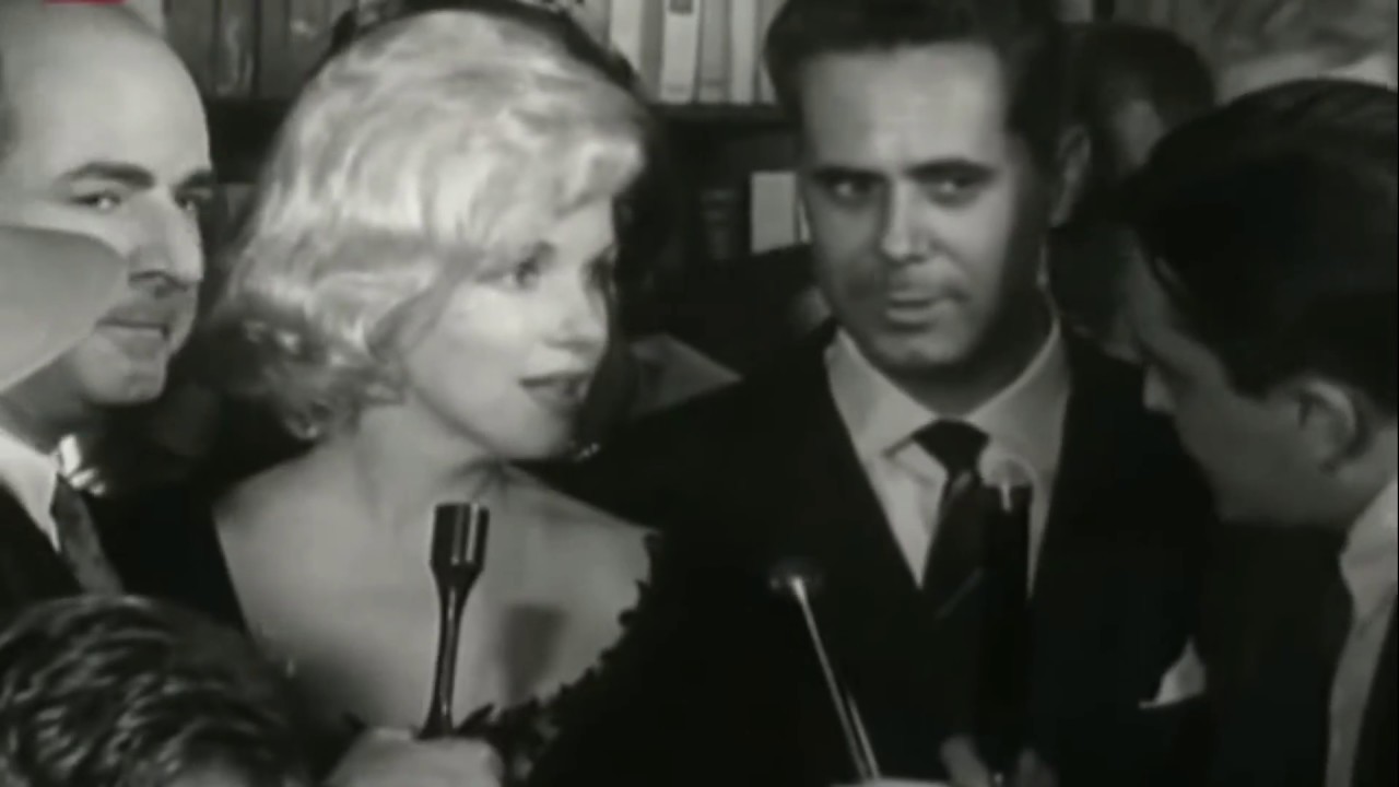 Marilyn Monroe reçoit le prix David di Donatello en 1959