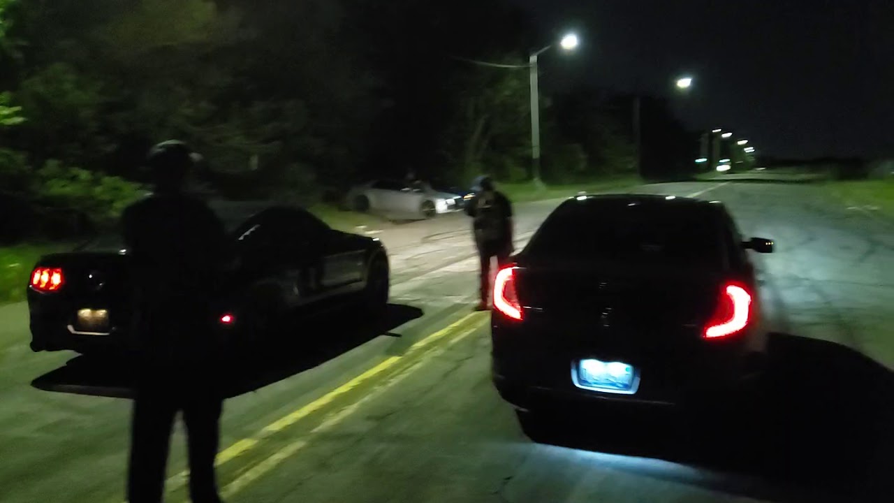 Lincoln MKS EcoBoost vs. Coyote Mustang A6