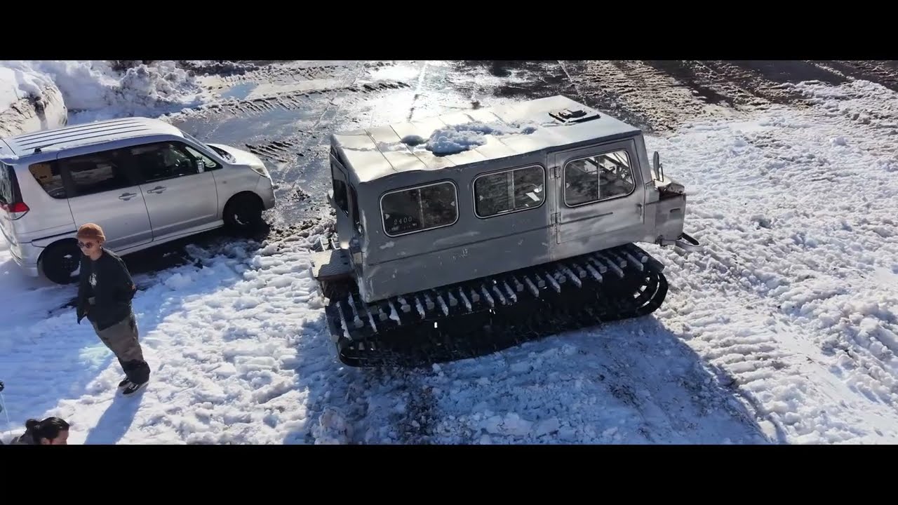 [filmed with a drone]Drone footage of snowcat and scenery in Yuzawa,japan　湯沢の景色